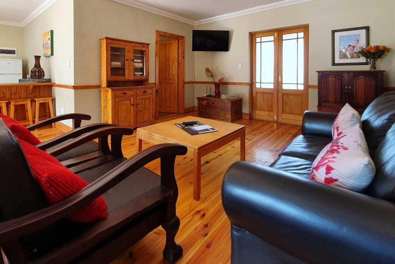 Berluda Farmhouse And Cottages Oudtshoorn Buitenkant foto